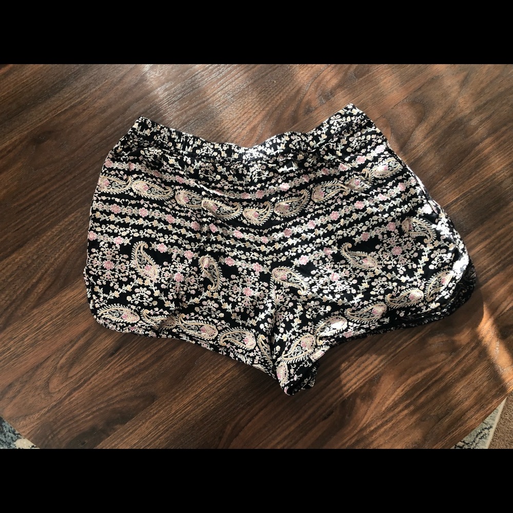 Patrons of Peace print shorts (S)